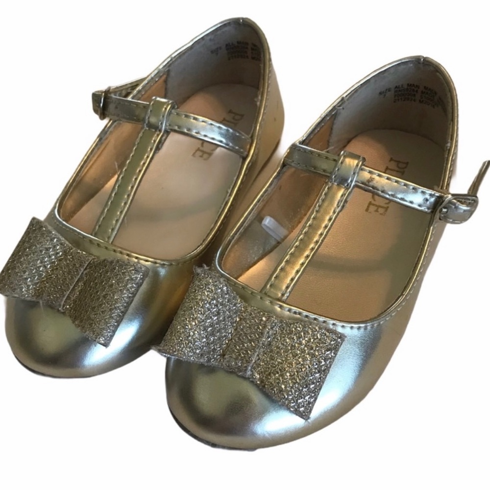 The Children’s Place Toddler Bow Flats. Size 7. Gold.